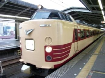西船橋駅で停車中