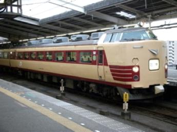 西船橋駅で停車中