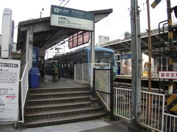 修学院駅横の踏切