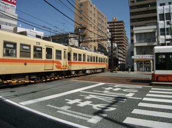 伊予鉄道大手町駅付近の平面交差
