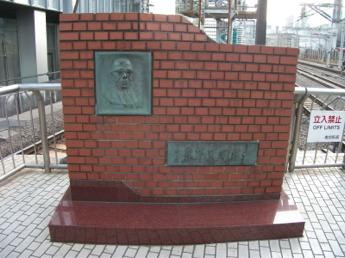 ホーム端標識